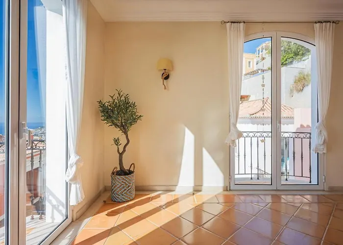 New 66 - Palheiro Village By Ymr بيت للعطل *